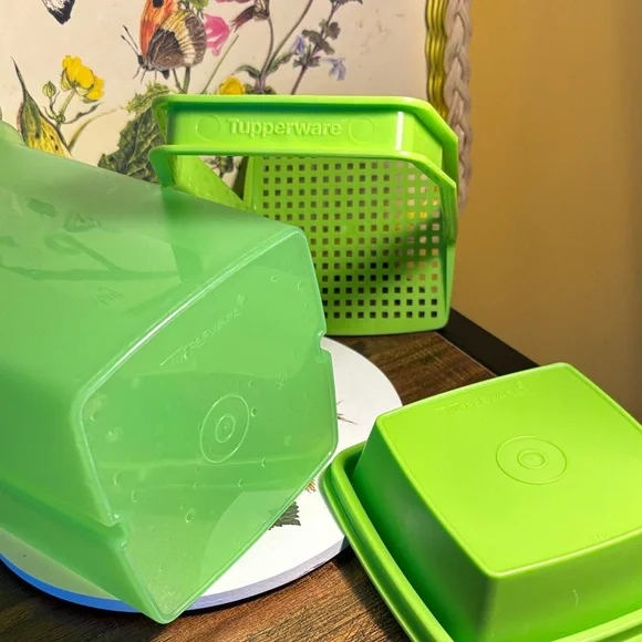 Tupperware Lime Green Storage Box - Picture 5 of 5